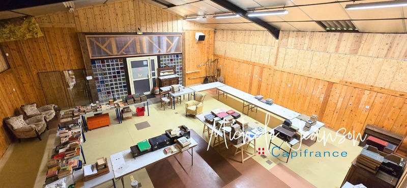 Local d'activité / Entrepôt - 213 m² - 3 pièces