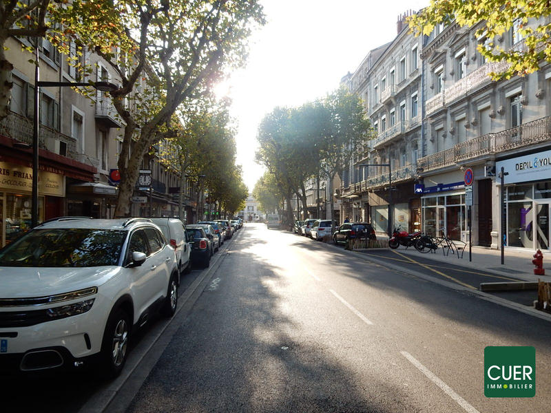 Local commercial - 153 m² - 5 pièces