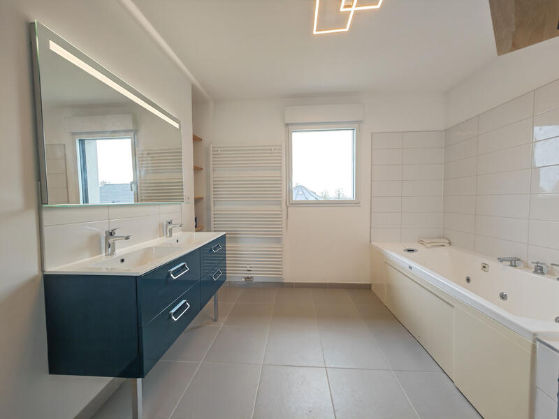 Maison - 140 m² - 5 pièces