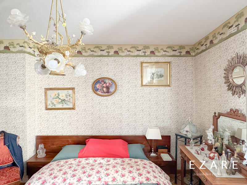 Maison - 235 m² - 7 pièces