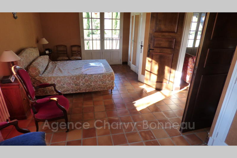 Propriété - 213 m² - 7 pièces