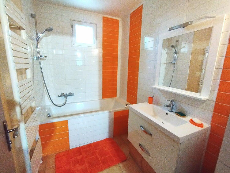 Maison - 242 m² - 7 pièces