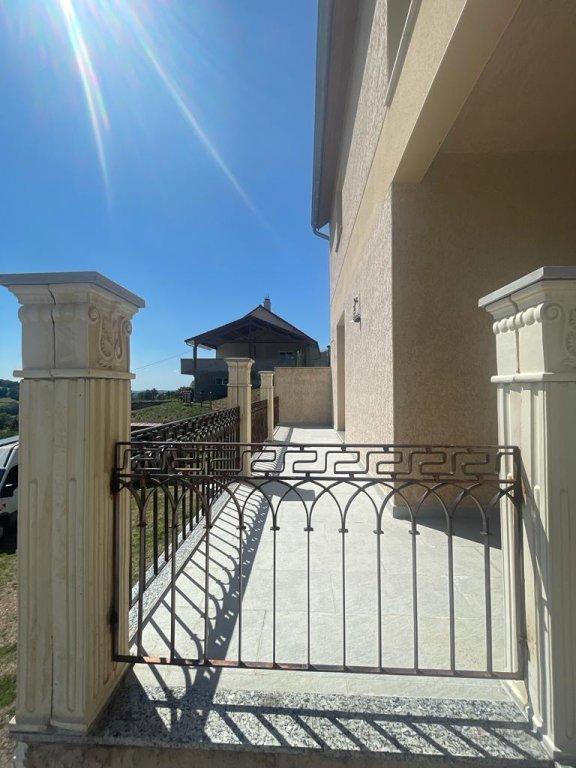 Villa - 384 m² - 8 pièces