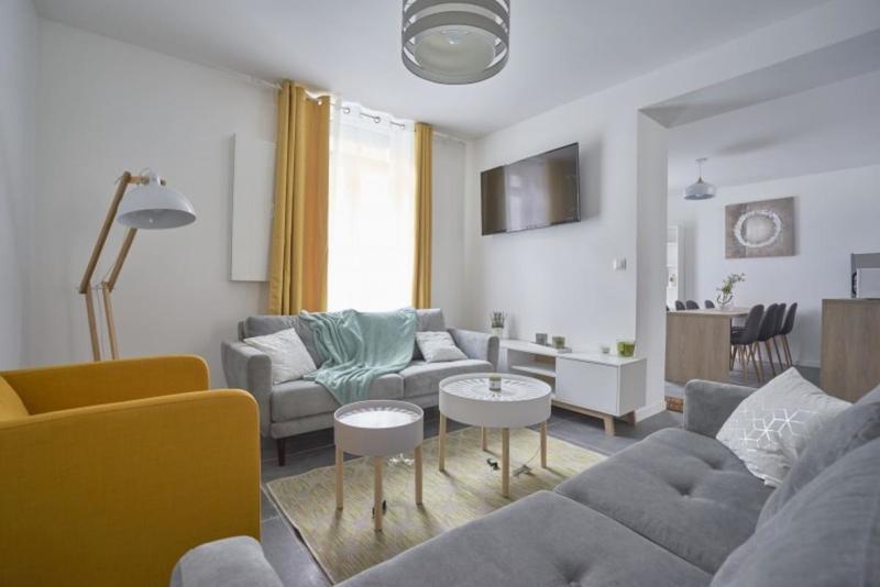 Maison - 141 m² - 9 pièces