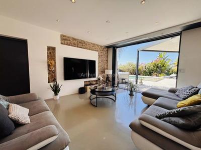 Maison - 143 m² - 5 pièces