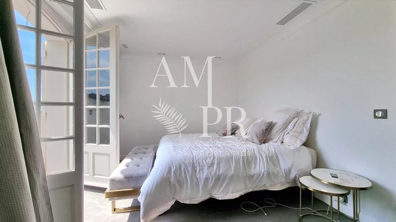 Villa - 250 m² - 8 pièces