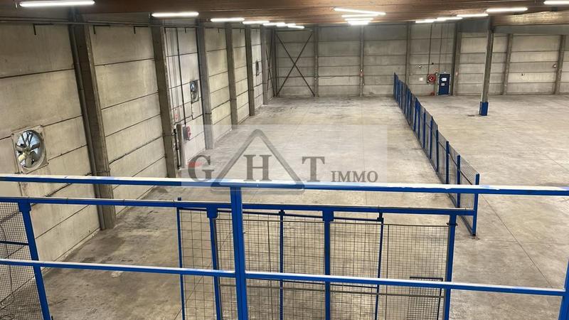 Entrepôt - 5 023 m²