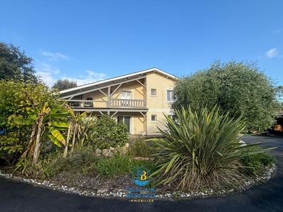 Maison - 140 m² - 5 pièces