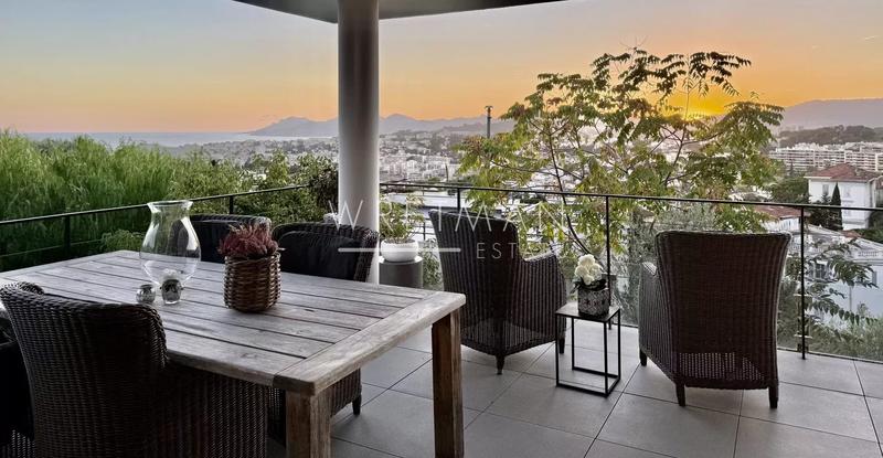 Villa - 242 m² - 6 pièces