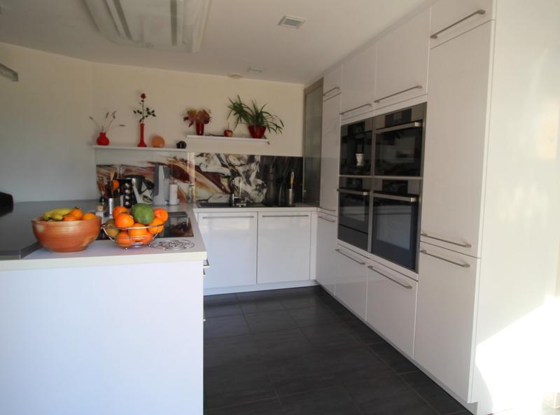 Maison - 234 m² - 9 pièces