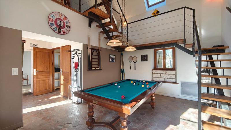 Maison - 221 m² - 11 pièces