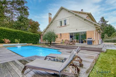 Villa - 243 m² - 8 pièces