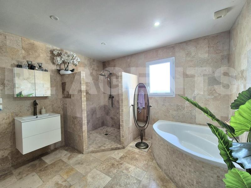 Maison - 123 m² - 4 pièces