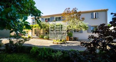 Propriété - 325 m² - 11 pièces