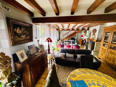 Maison - 238 m² - 9 pièces