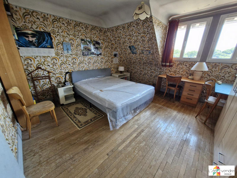 Maison - 249 m² - 9 pièces