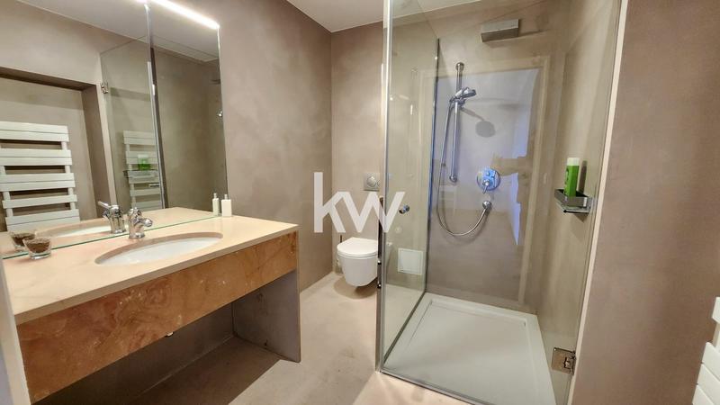 Maison - 600 m² - 10 pièces