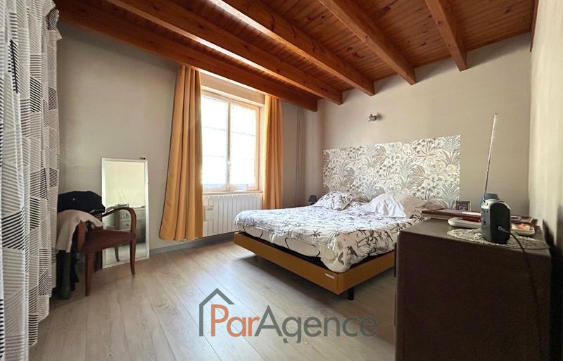 Maison - 247 m² - 9 pièces