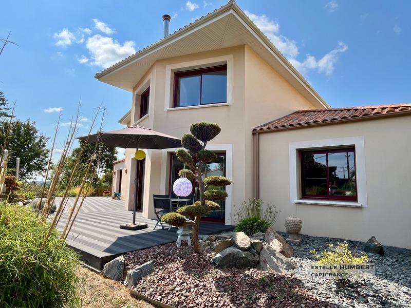 Maison - 223 m² - 8 pièces