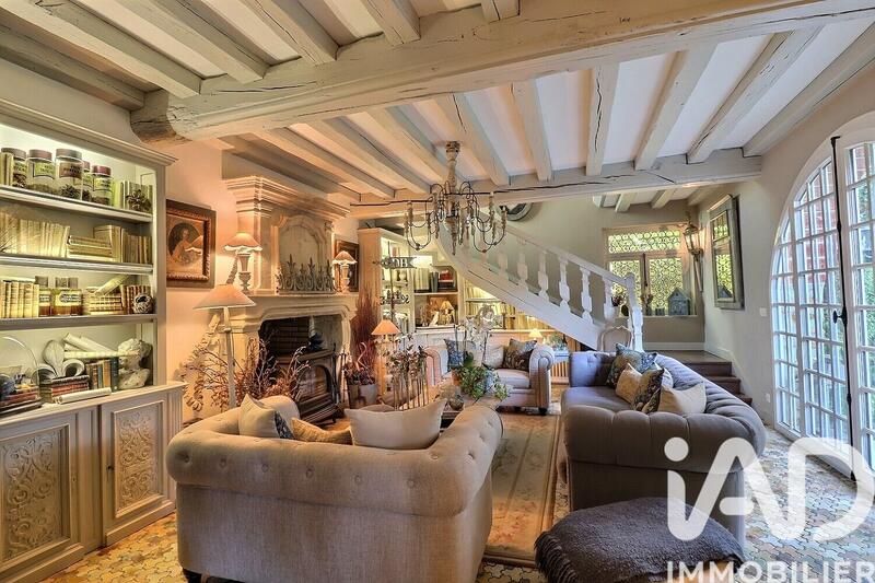 Maison - 250 m² - 10 pièces