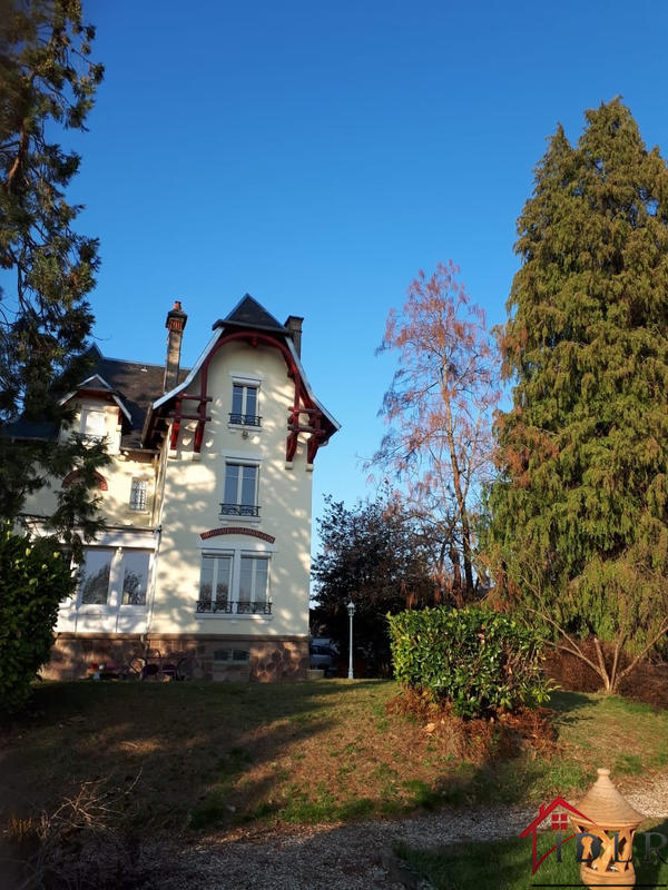 Maison - 204 m² - 7 pièces