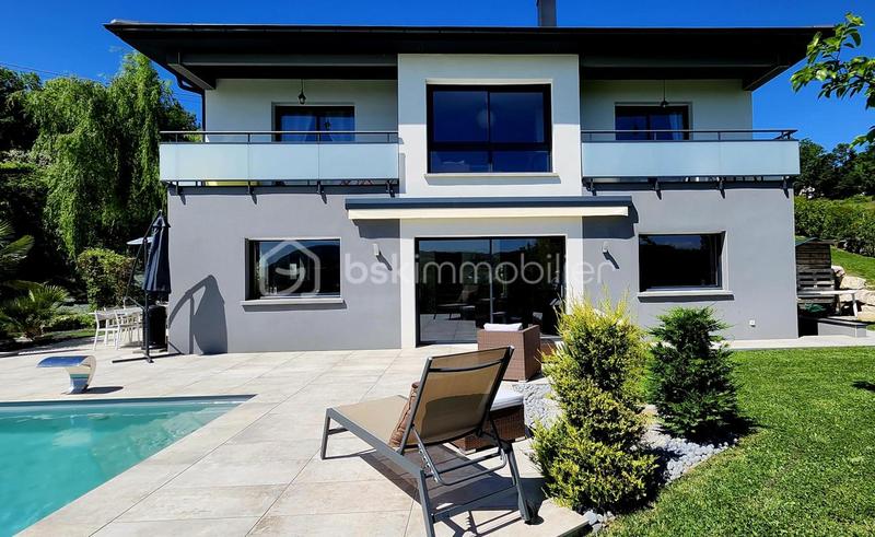 Maison - 202 m² - 7 pièces