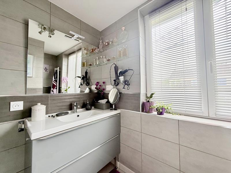 Maison - 110 m² - 4 pièces