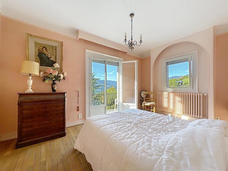 Maison - 297 m² - 11 pièces