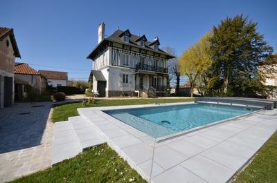 Maison bourgeoise - 230 m² - 9 pièces