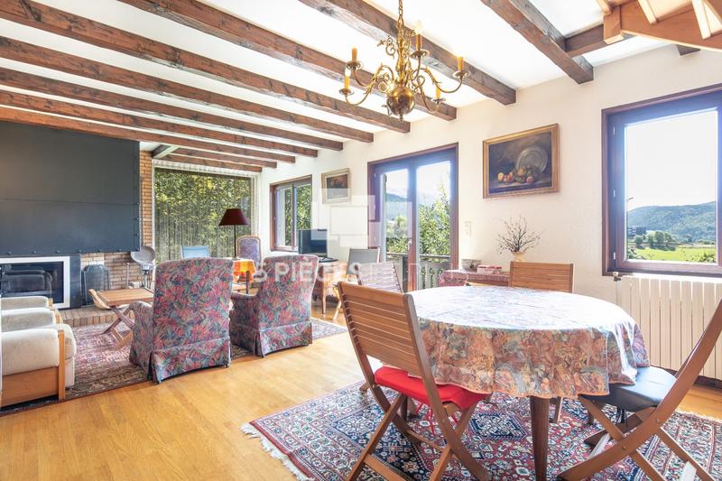 Maison - 220 m² - 6 pièces