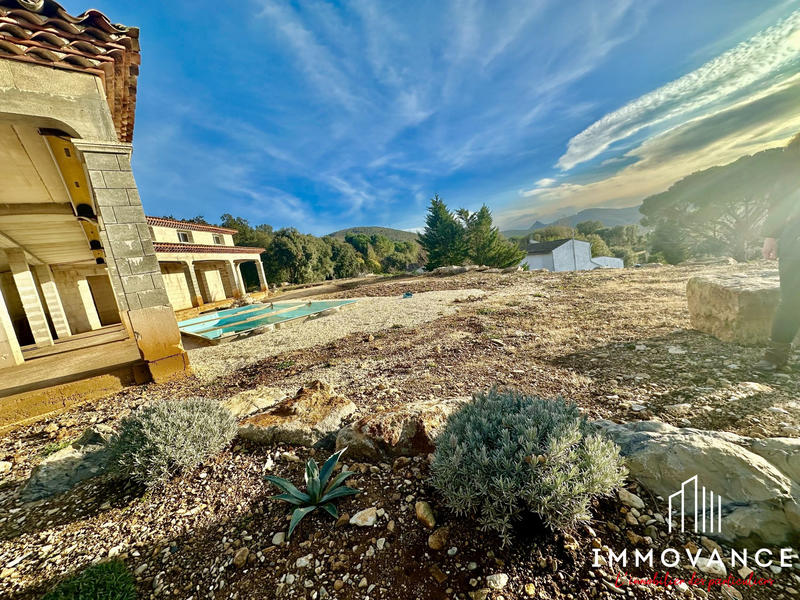 Villa - 558 m² - 9 pièces