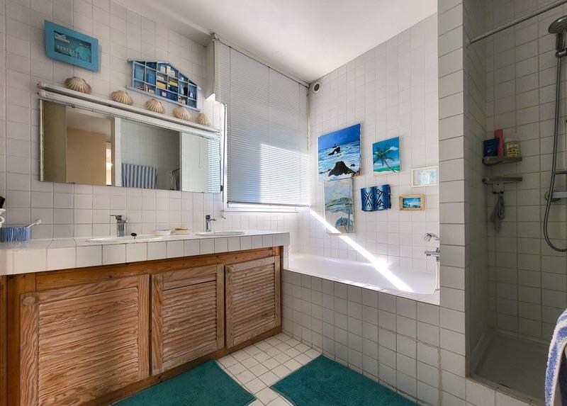 Maison - 250 m² - 11 pièces