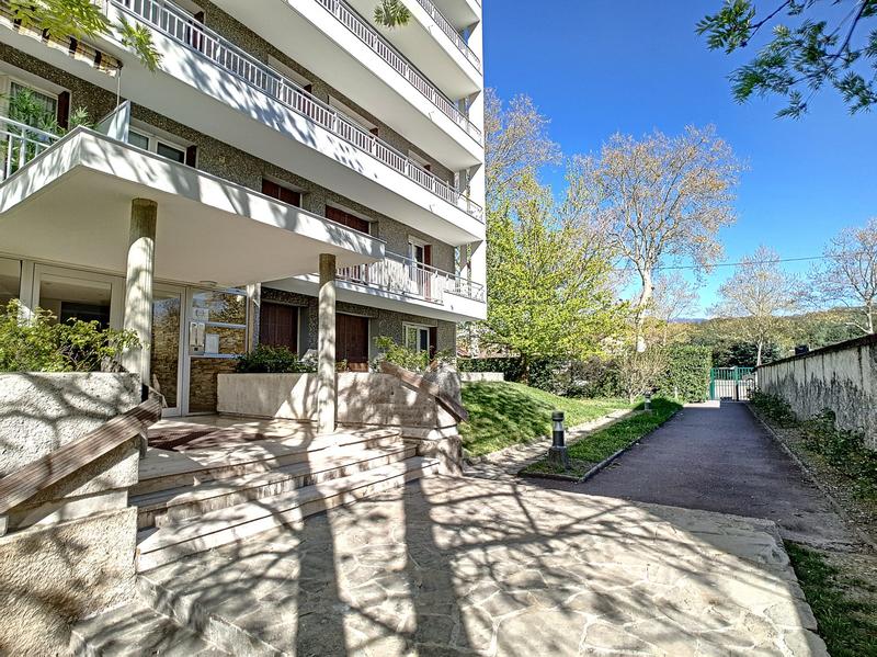 Appartement - 98 m² - 5 pièces