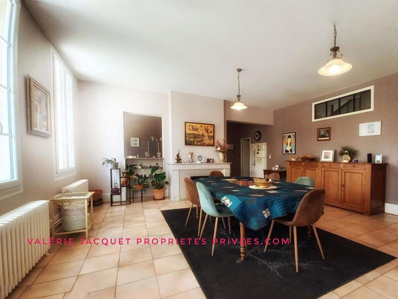 Demeure - 234 m² - 8 pièces