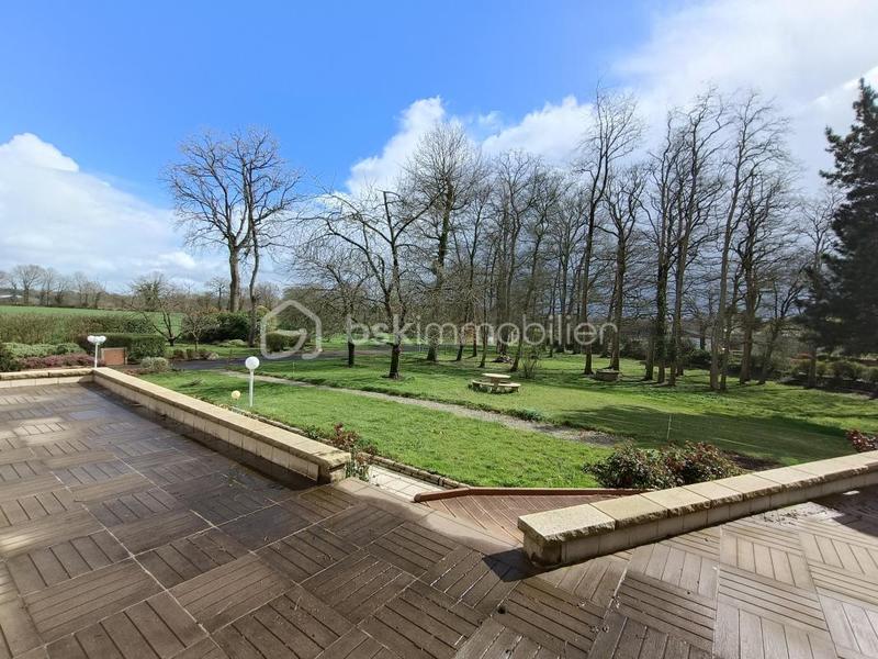 Demeure - 240 m² - 13 pièces