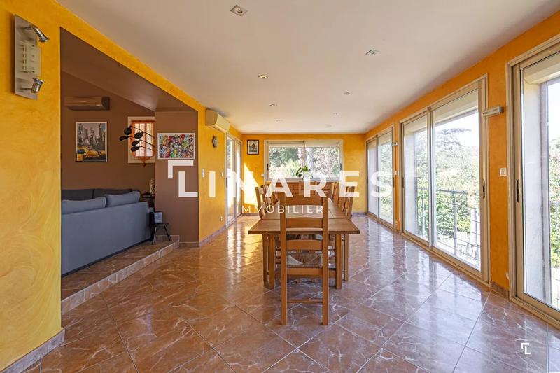 Villa - 167 m² - 6 pièces