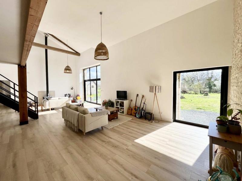 Maison - 279 m² - 6 pièces