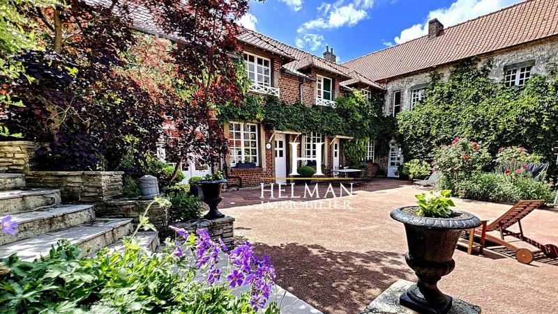 Maison - 360 m² - 15 pièces