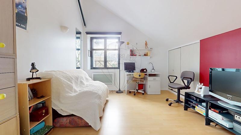 Atelier d'activités - 140 m² - 6 pièces