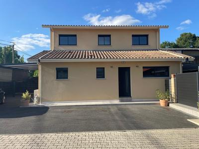 Maison - 99 m² - 5 pièces