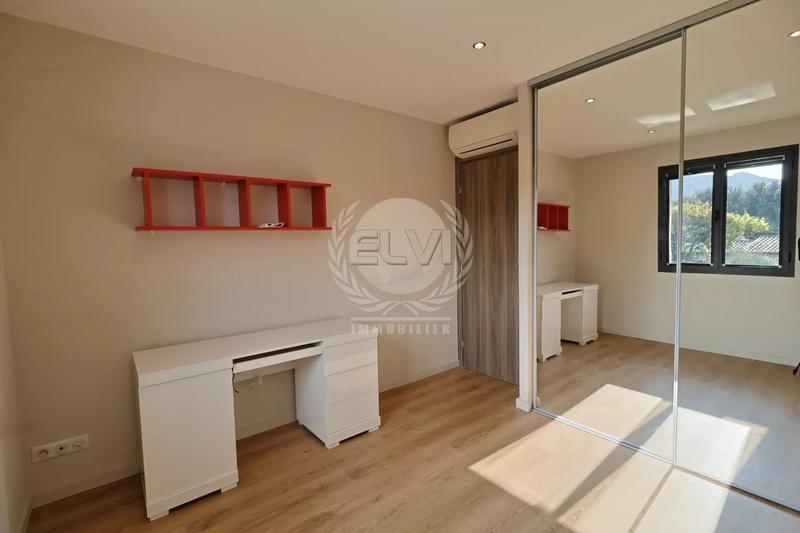 Villa - 104 m² - 4 pièces