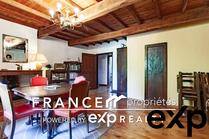 Maison - 223 m² - 7 pièces