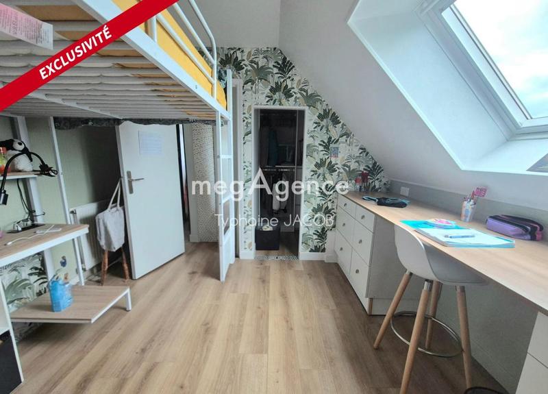 Maison traditionnelle - 176 m² - 8 pièces