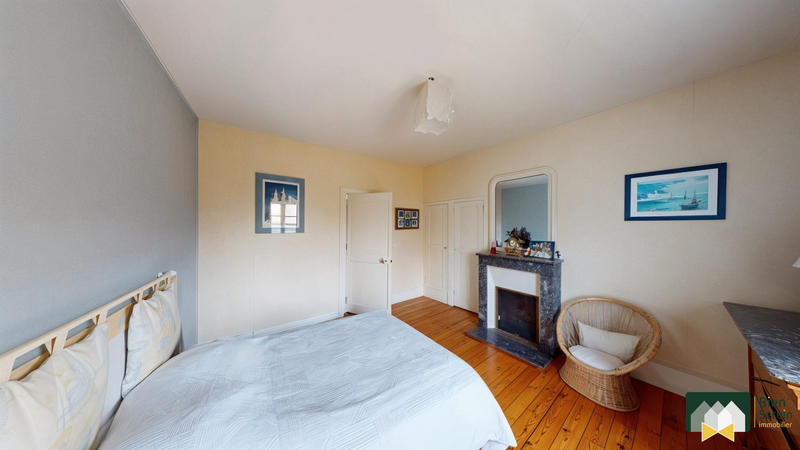 Maison - 247 m² - 8 pièces