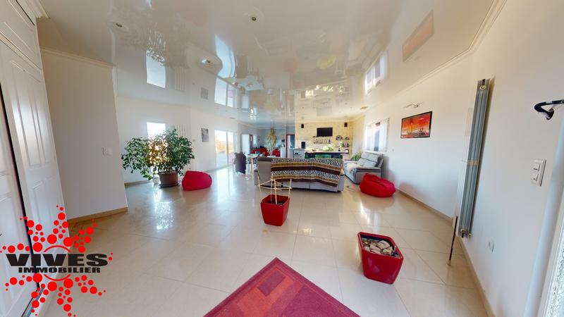 Maison - 210 m² - 8 pièces