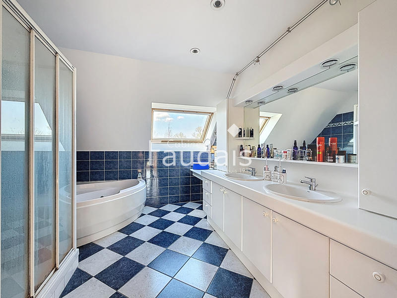 Maison - 209 m² - 6 pièces