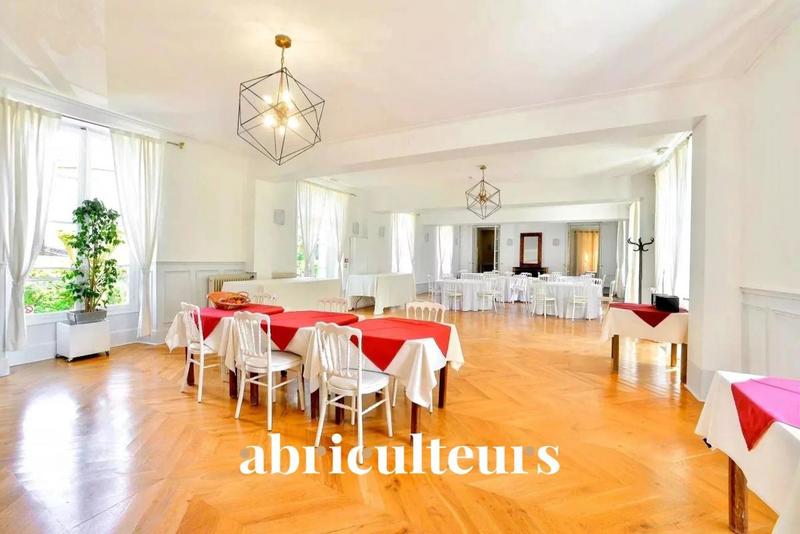 Château - 1 000 m² - 16 pièces