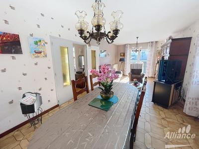 Maison - 90 m² - 4 pièces