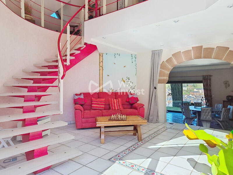 Maison traditionnelle - 237 m² - 5 pièces