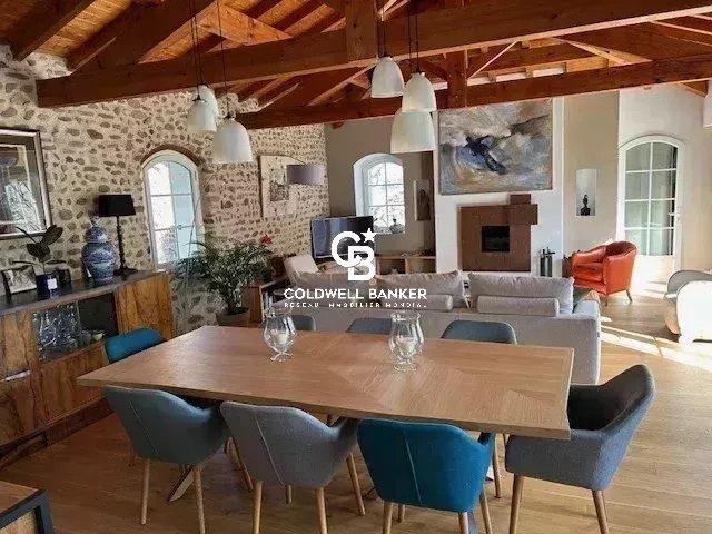 Maison - 200 m² - 6 pièces